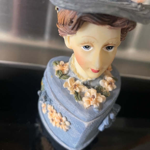 Vintage 1970s Victorian Lady Ring Box Figural Trinket Box - Picture 2 of 4